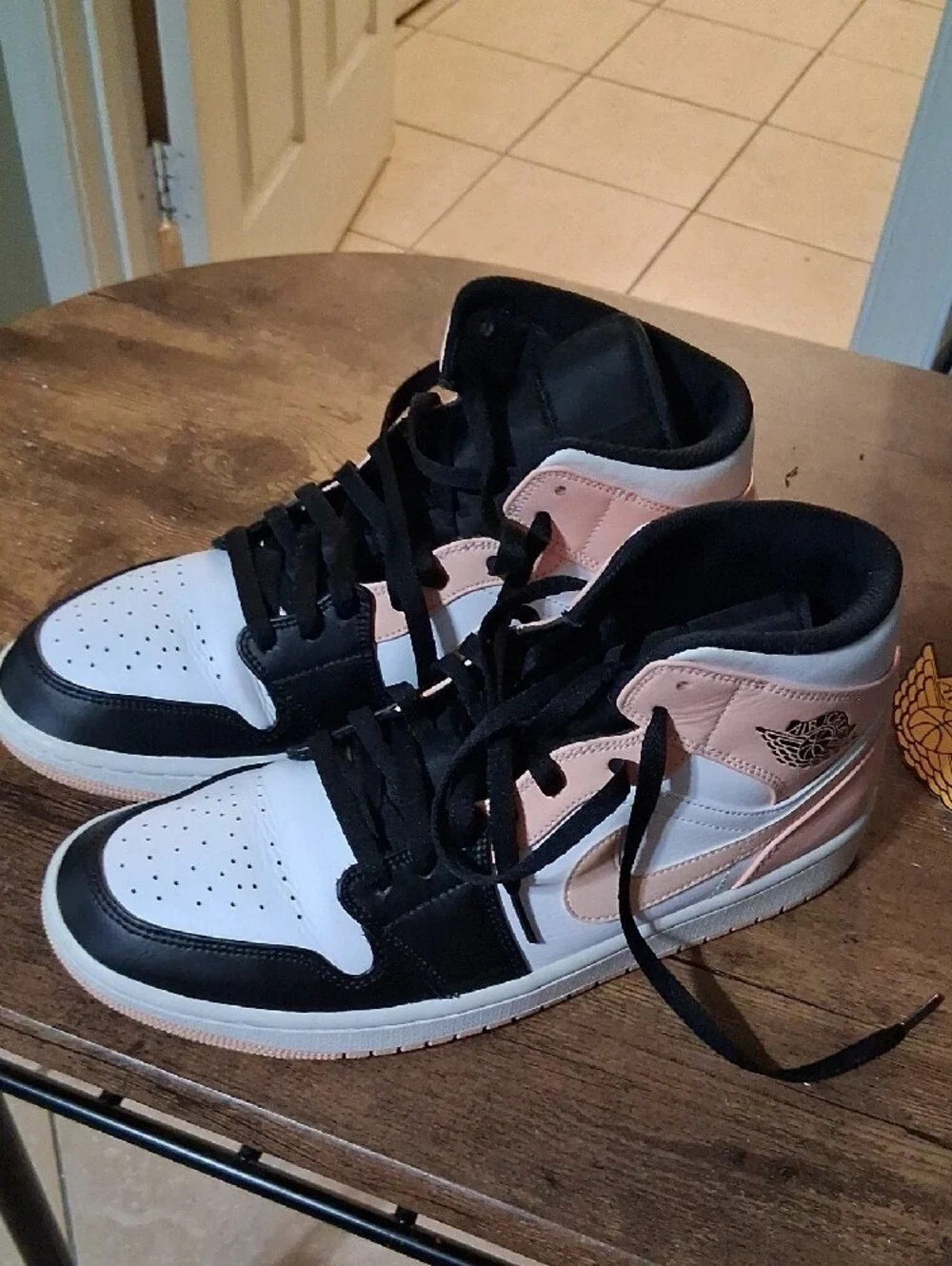 Jordan Men's Air Jordan 1 Mid White Black Pink